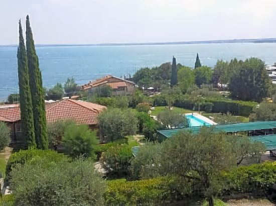 Hotel du Lac - carbon neutral hotel in Moniga Del Garda