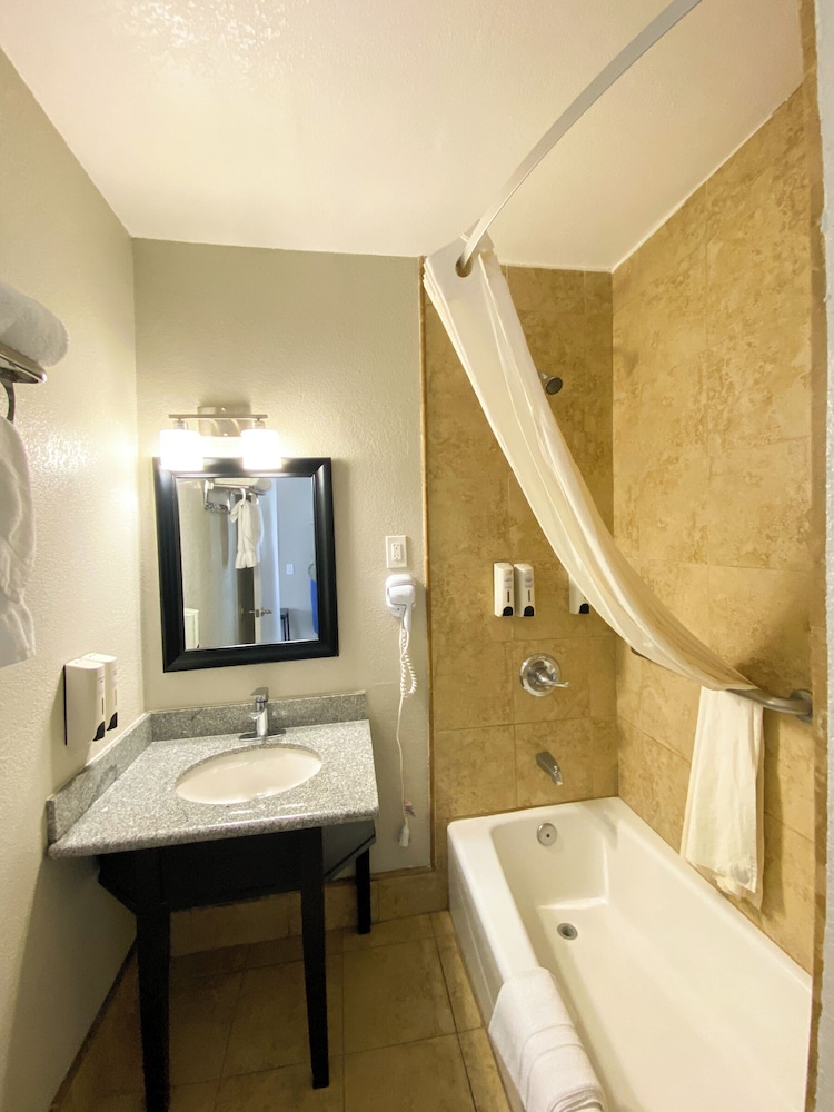 Rockview Inn and Suites - photo 24