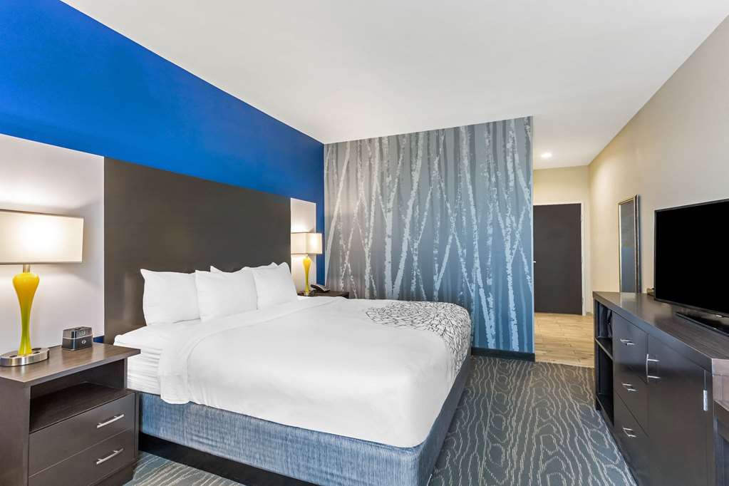 La Quinta Inn & Suites by Wyndham Odessa N. Sienna Tower - photo 28