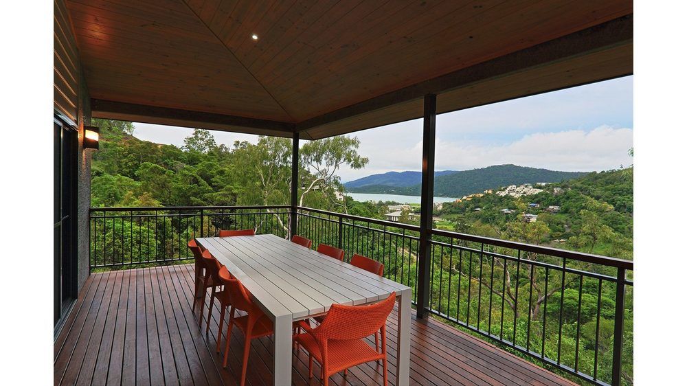 Cumberland House — 4-Star Luxury Hotel in Airlie Beach, Australia