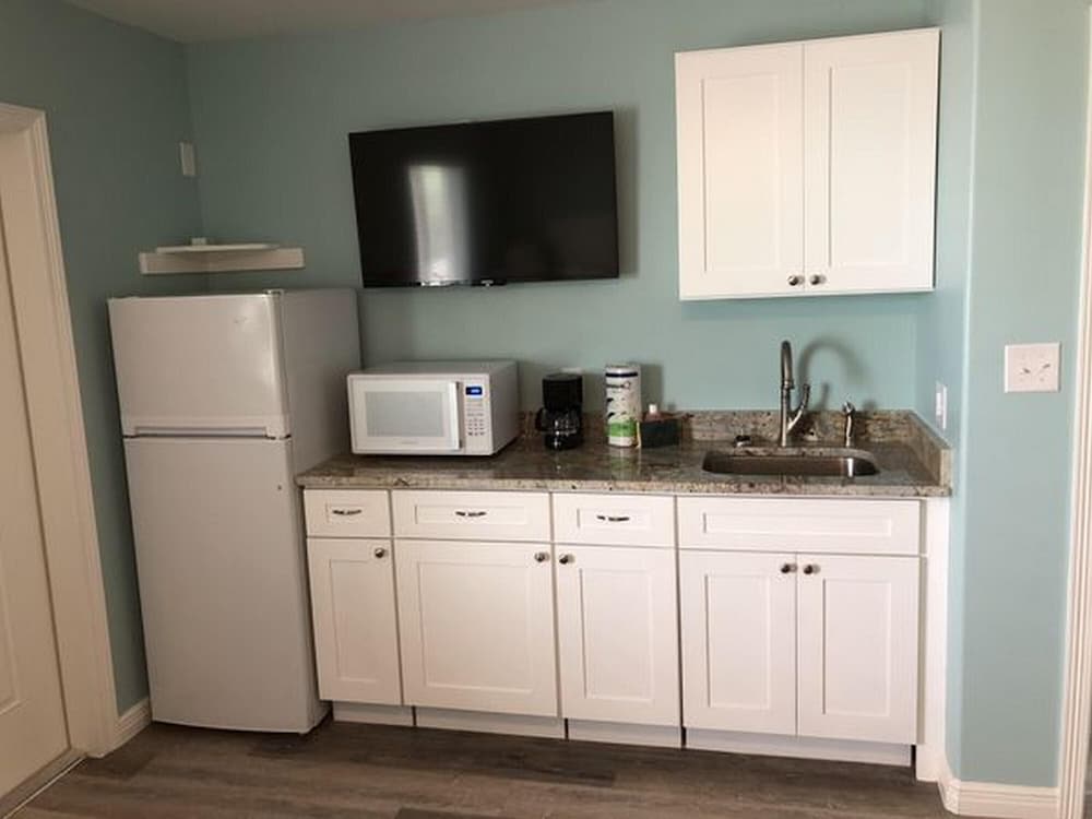 Beachgate CondoSuites & Motel - photo 52