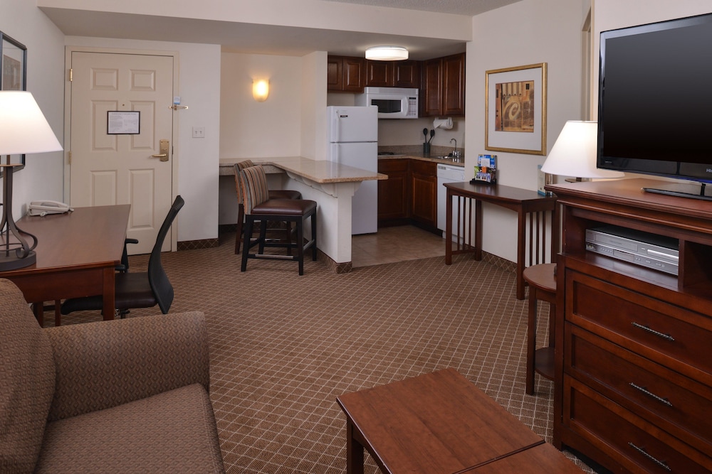 Staybridge Suites Indianapolis Airport an IHG Hotel - photo 3