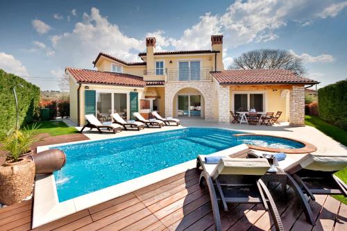 Villa Santa Domenica — 4-Star Luxury Hotel in Visignano, Croatia