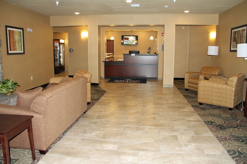 Cobblestone Hotel & Suites Devils Lake - photo 5