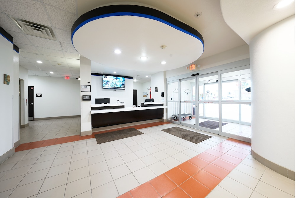 Emblaze Hotel - photo 2