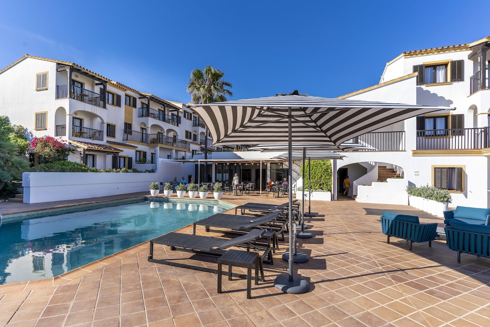 Calallonga Hotel Menorca — 4-Star Luxury Hotel in Mao, Spain