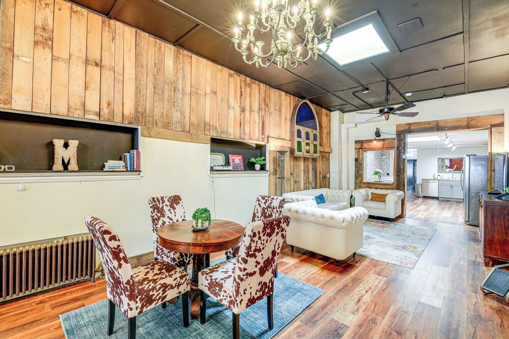 Walkable Townhome M On Main In Wytheville 21584195 — Wytheville
