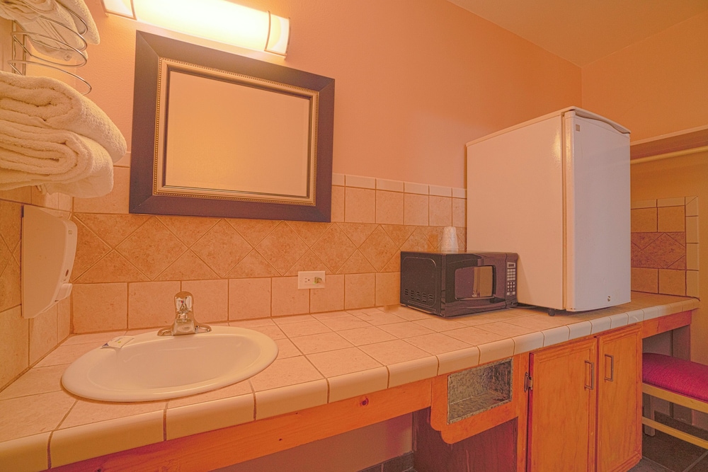 Vali Ho Motel By OYO Weslaco Mercedes - photo 57