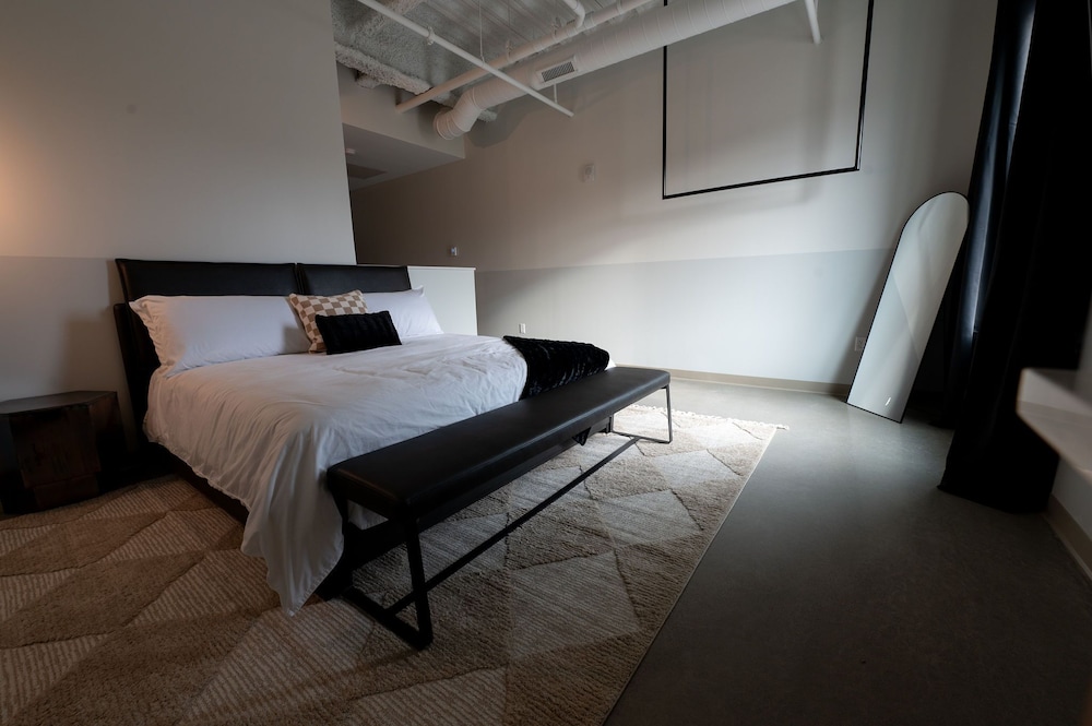 Arch and Cable Hotel - photo 12