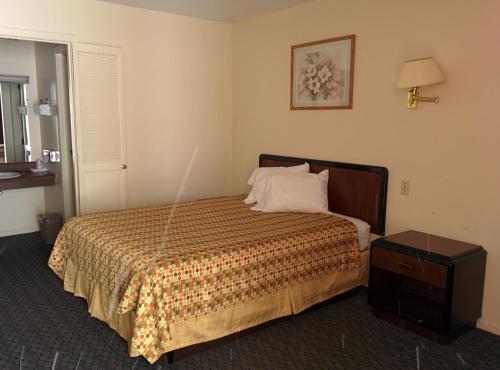 Economy Inn Toledo Perrysburg - photo 7