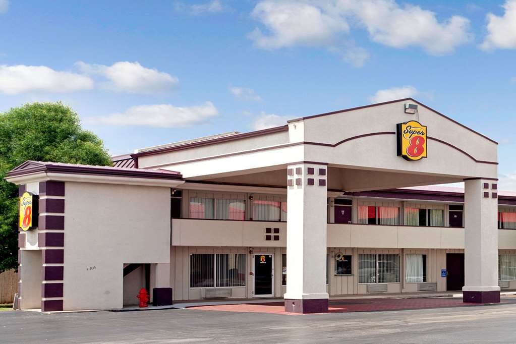 Super 8 by Wyndham Oklahoma Frontier City