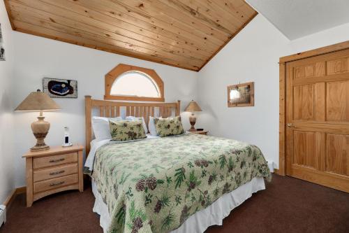 Bugle Pointe A03 by Estes Park Condos — 4-Star Luxury Hotel in Estes Park, United States