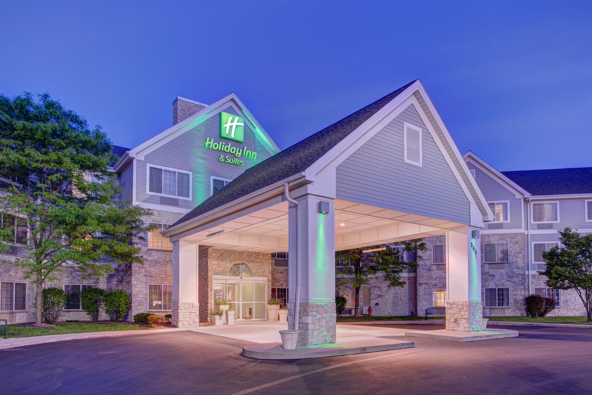 Holiday Inn Hotel & Suites Milwaukee Airport by IHG - featured photo