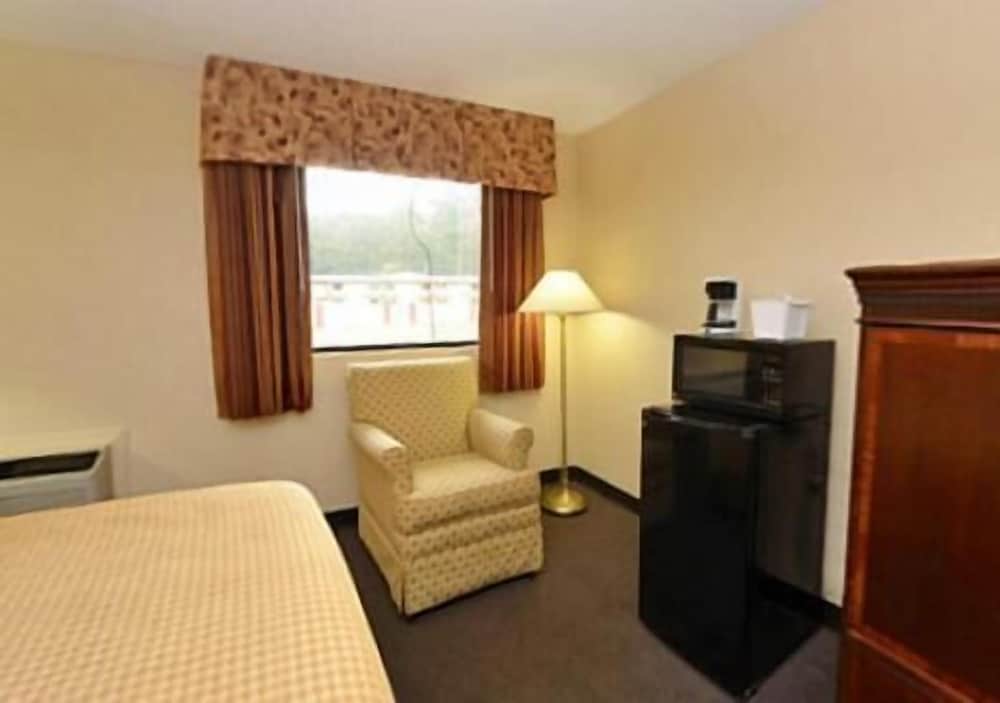 Americas Best Value Inn Smithfield - photo 13