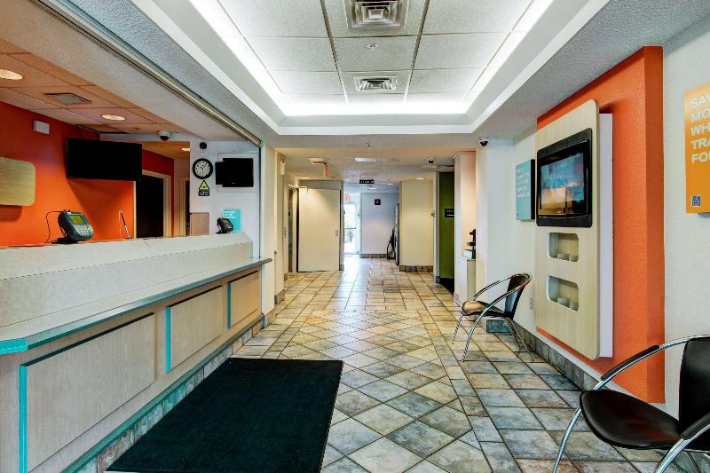 Super 8 by Wyndham Aurora East - photo 3