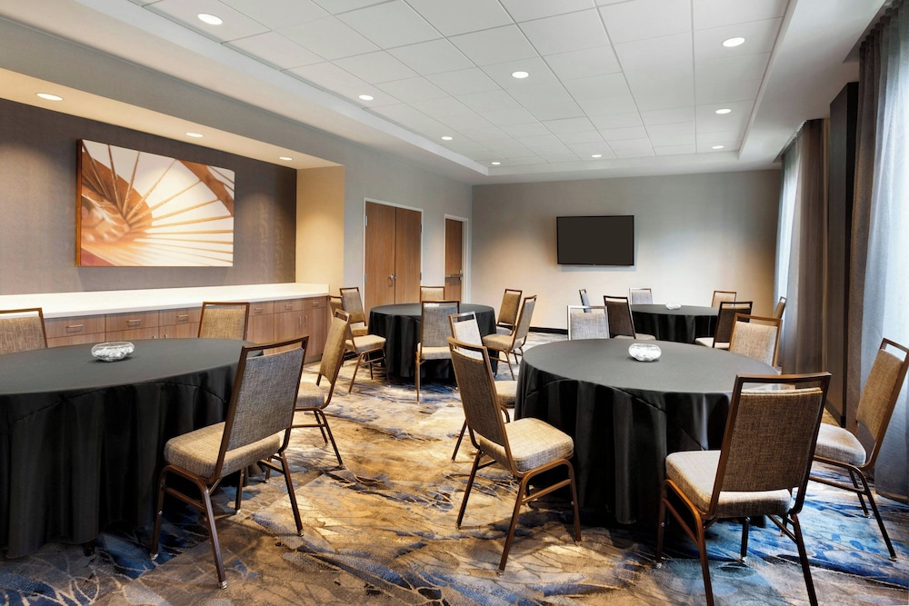 Fairfield Inn & Suites by Marriott Boulder Longmont - photo 24