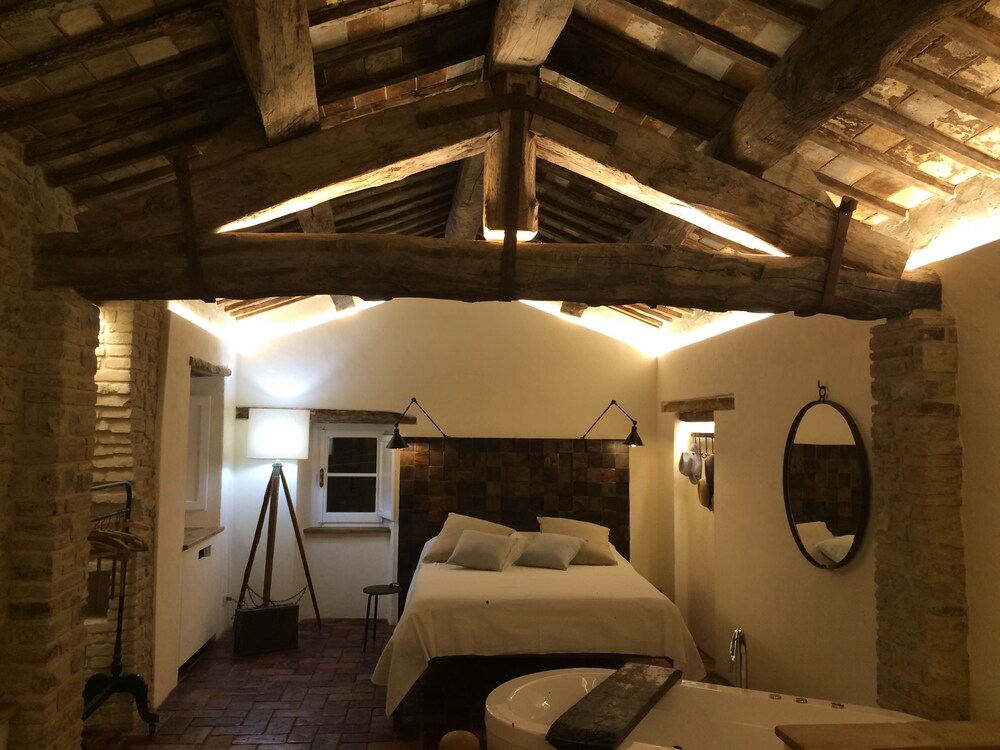 Tuttomio Suite con idromassaggio — 4-Star Luxury Hotel in Castiglion Fiorentino, Italy