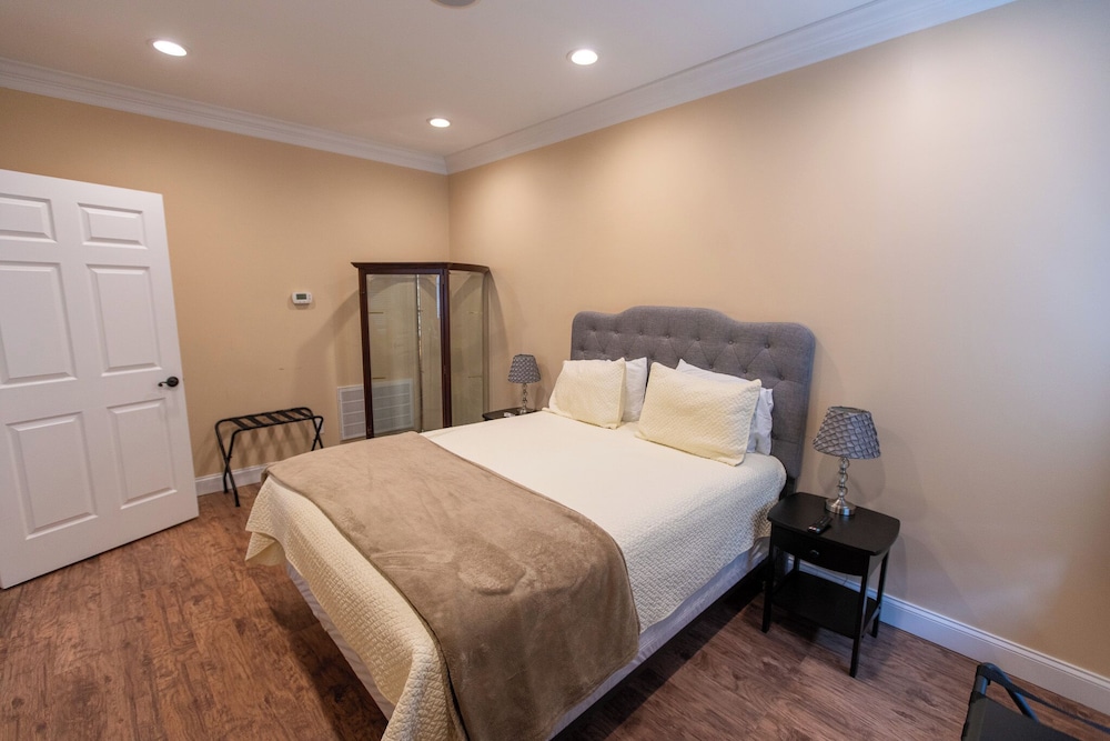 Howard's Creek Inn - photo 26