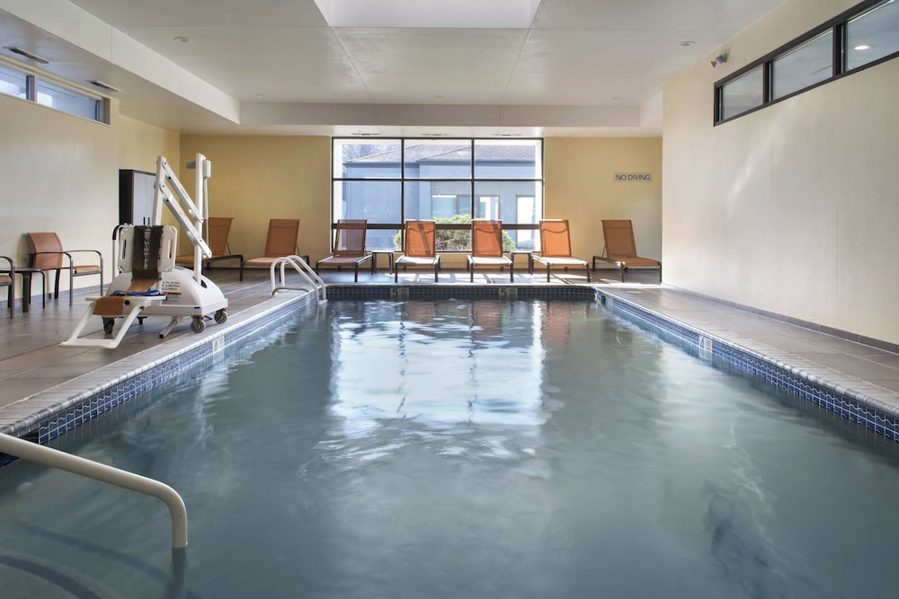 Courtyard by Marriott Norwalk - photo 17