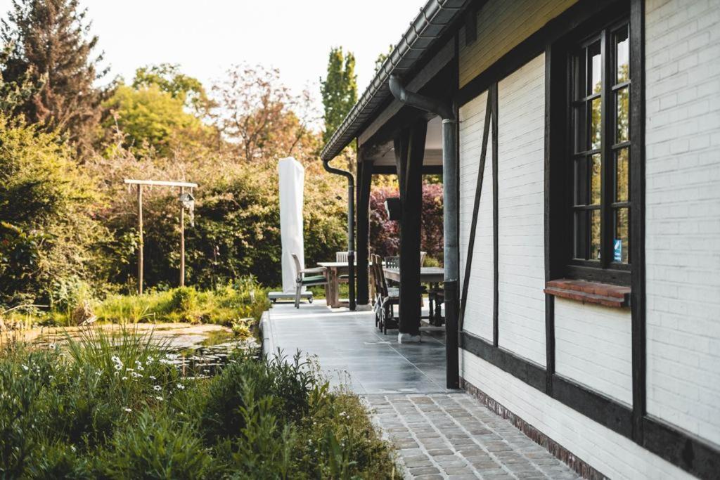 Guesthouse Ter Linden — 4-Star Luxury Hotel in Kruibeke, Belgium