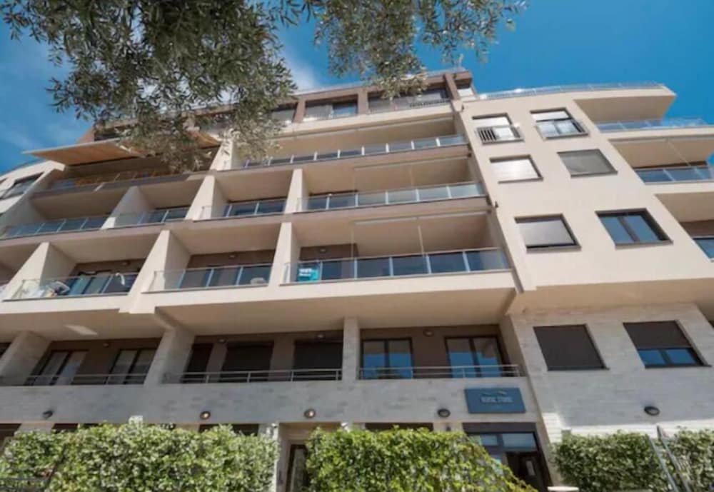 Luxury apartment with Sea view Przno Sveti Stefan Regina Residence — 4-Star Luxury Hotel in Podgorica, Montenegro