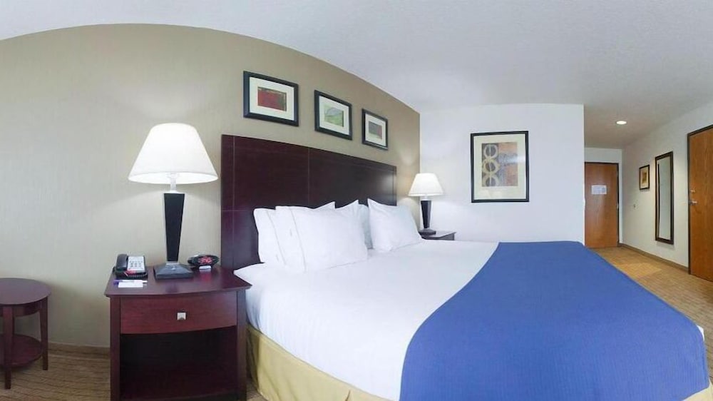 Holiday Inn Express & Suites Antigo by IHG - photo 15