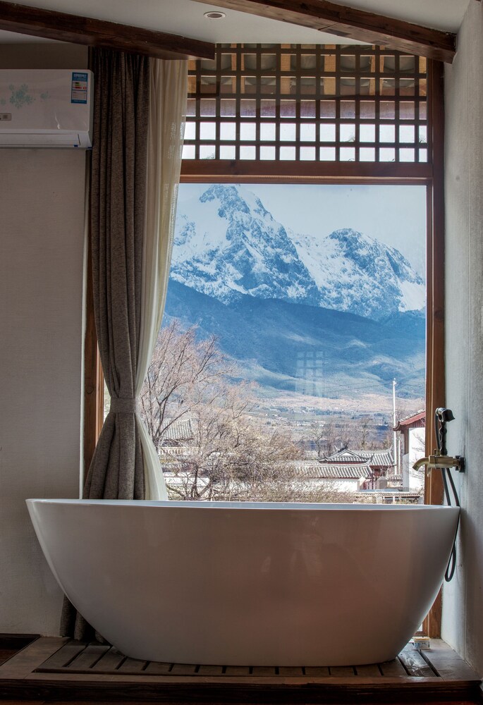Yunzhong Inn — 4-Star Luxury Hotel in Lijiang, People's Republic of China