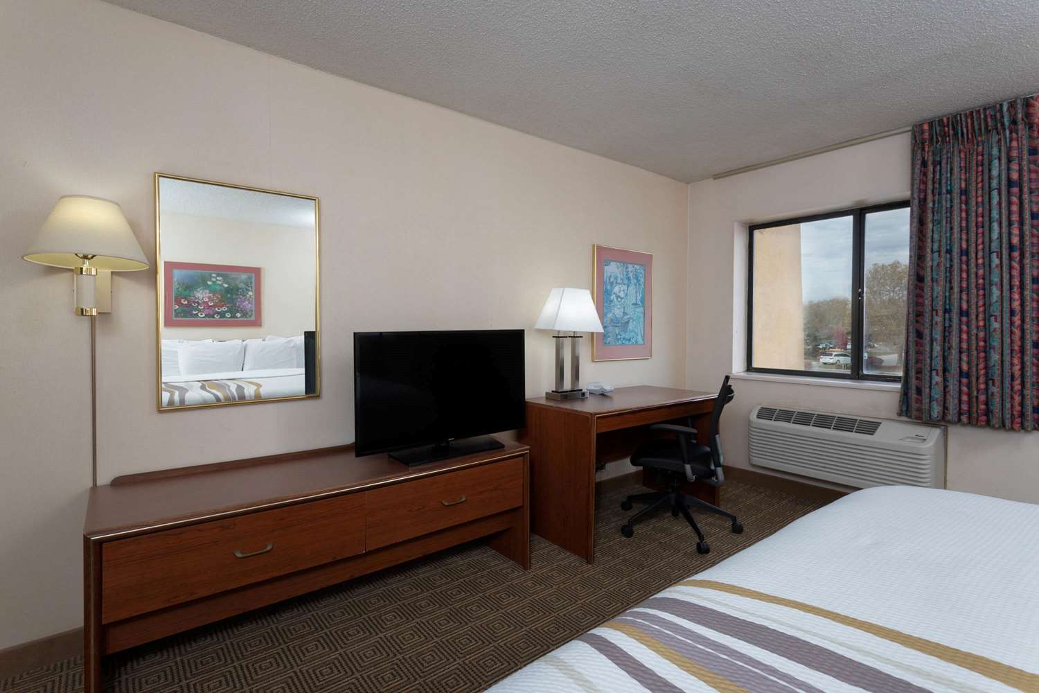 Norwood Inn & Suites Indianapolis East Post Drive - photo 36