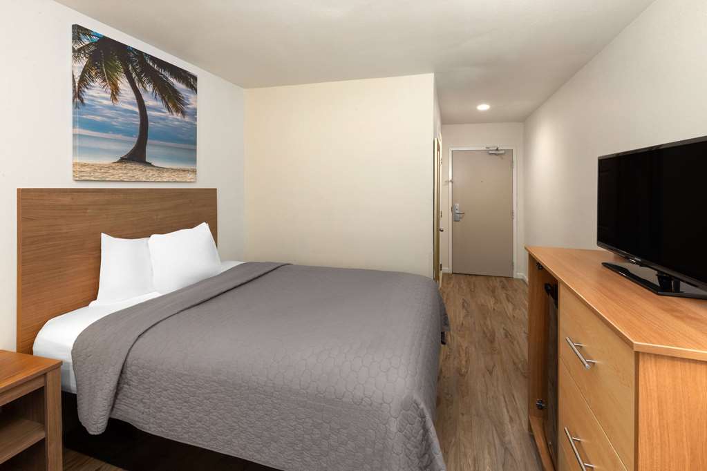 Days Inn by Wyndham Biloxi Beach - photo 17
