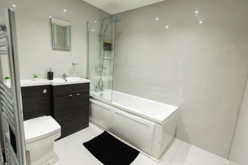 Luxury Modern Flat In Wolverhampton Garden Views — 4-Star Luxury Hotel in Wolverhampton, United Kingdom