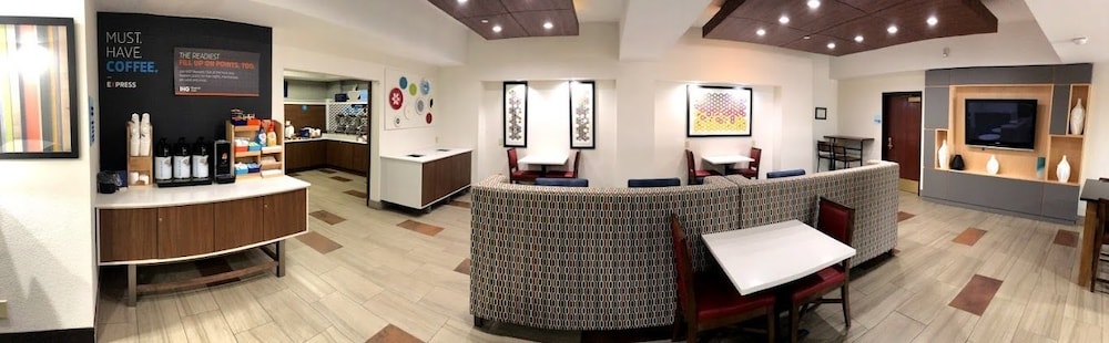 Holiday Inn Express Hotel & Suites Decatur by IHG - photo 45