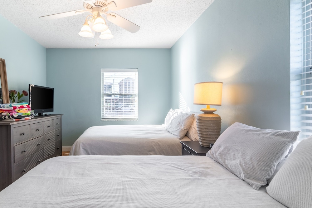 Cute One Bedroom at The Coral Resort Apts by RedAwning - photo 2
