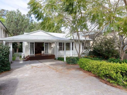 Dutchies Haven 11 Christmas Bush Ave Pet friendly large enclosed yard air con and Wi Fi — 4-Star Luxury Hotel in Nelson Bay, Australia