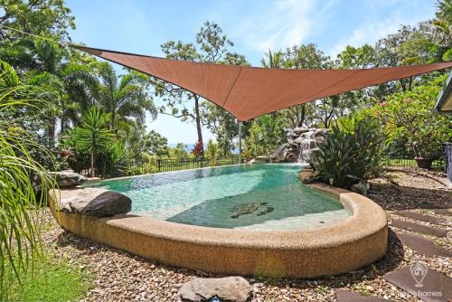 Heavens Gates Privacy Near Ellis Beach in Palm Cove, Australia