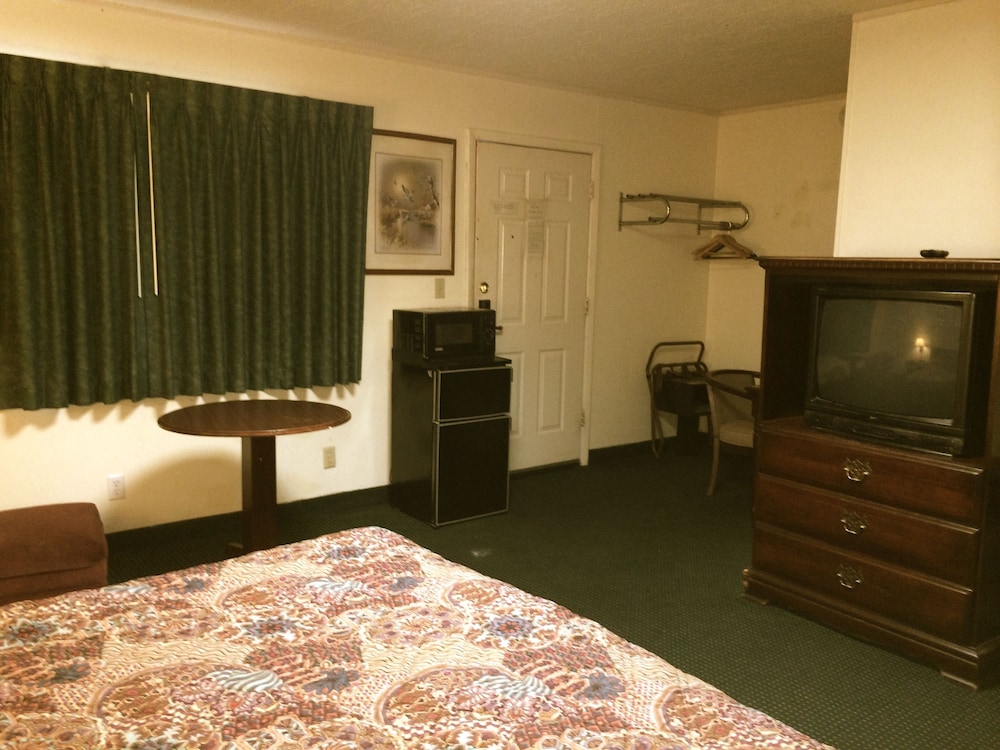 Rapids Inn and Suites - photo 22