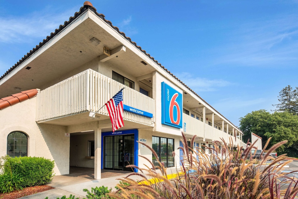 Super 8 by Wyndham Petaluma - photo 2