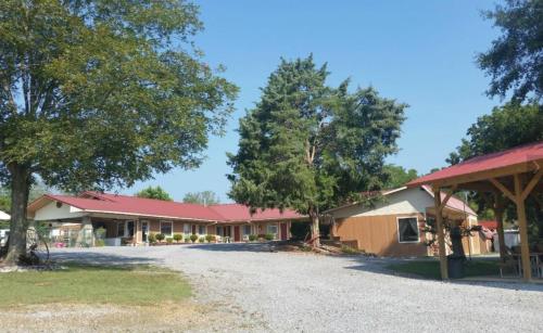 Bay Springs Country Inn & Marina - photo 3