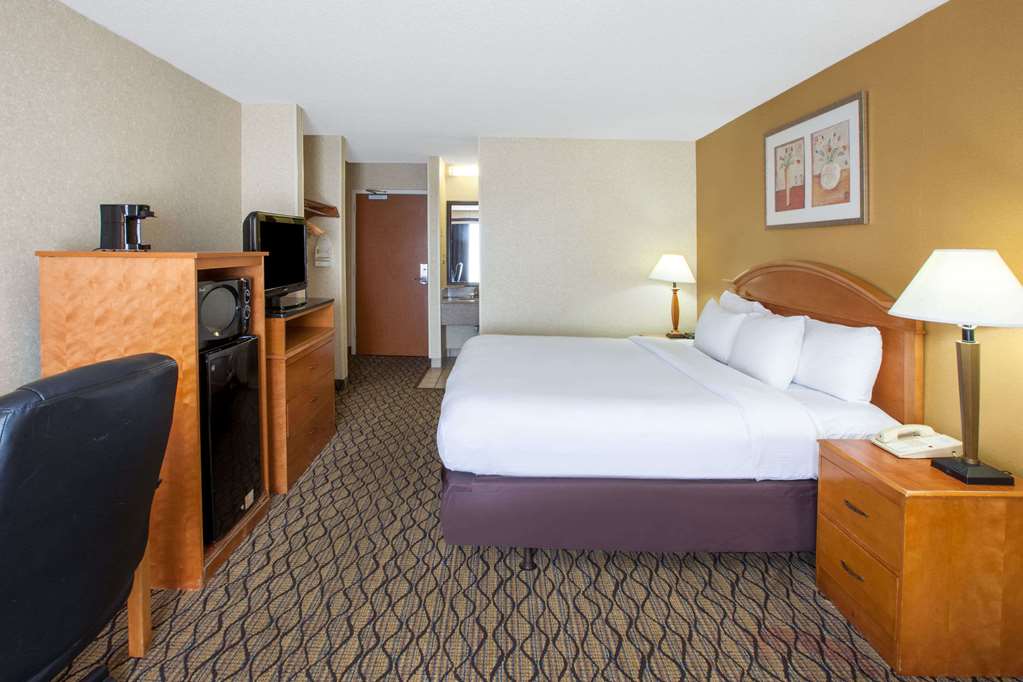 Baymont by Wyndham Canton - photo 8