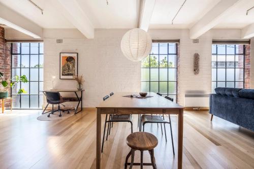 VAQUAY Charlies Chocolate Factory in Fitzroy — 4-Star Luxury Hotel in Melbourne, Australia