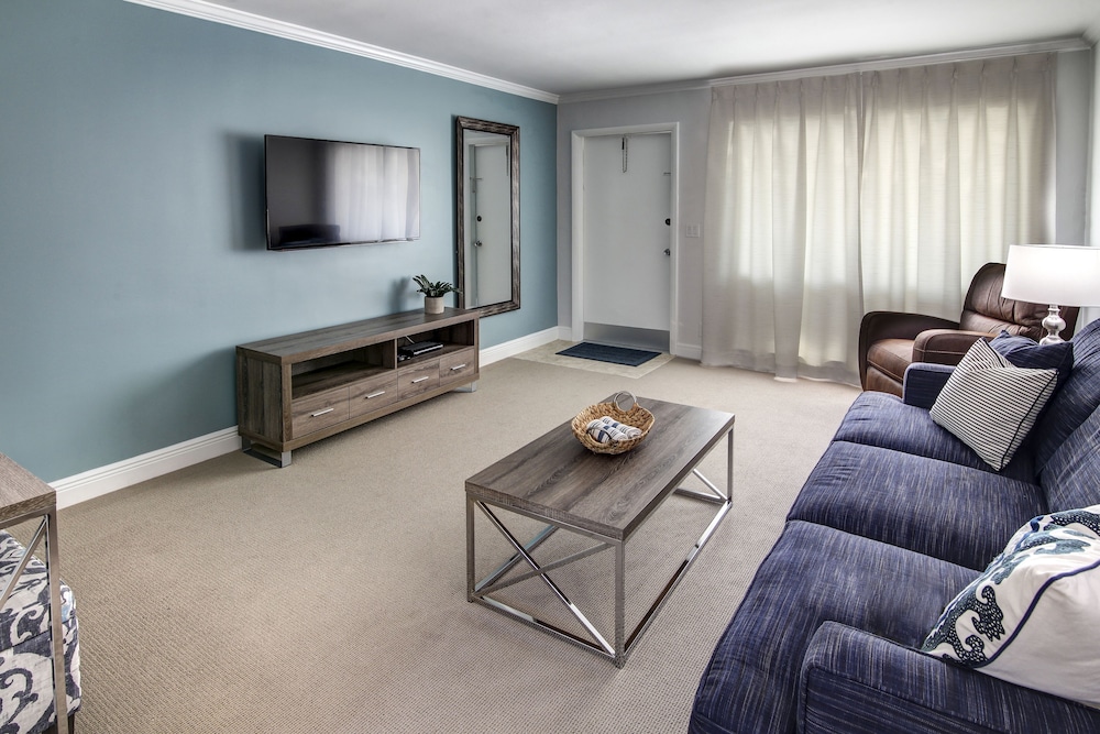 May Dee Suites - photo 38