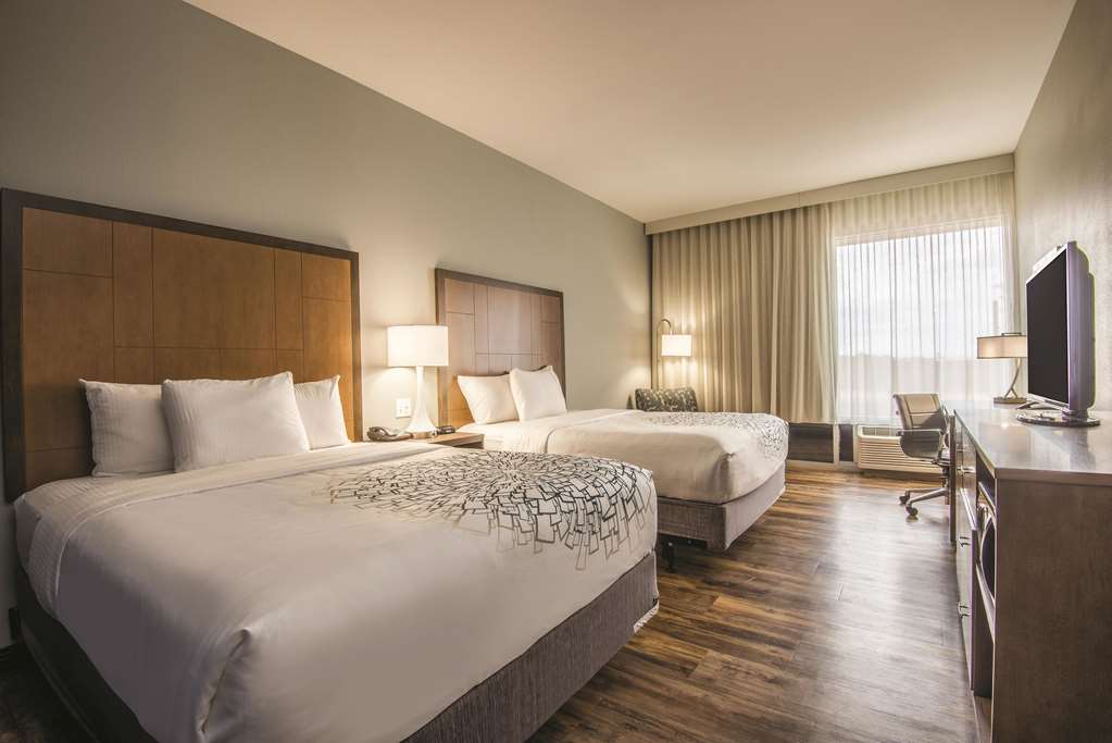 La Quinta Inn & Suites by Wyndham Kingman - photo 10