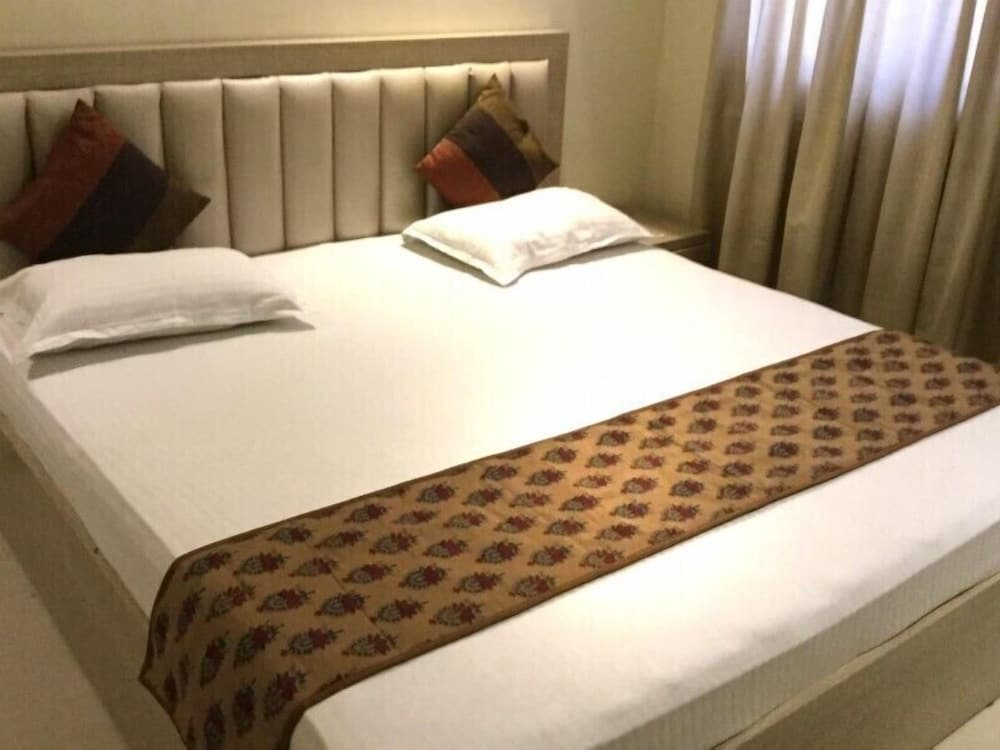 Arista Service Apartments Khernagar