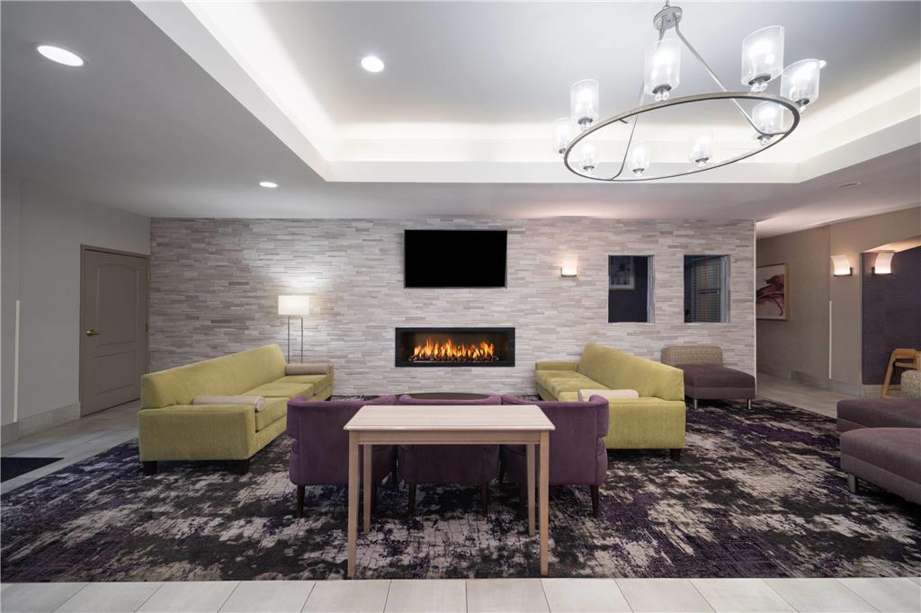 La Quinta Inn & Suites by Wyndham Atlanta Stockbridge - photo 21