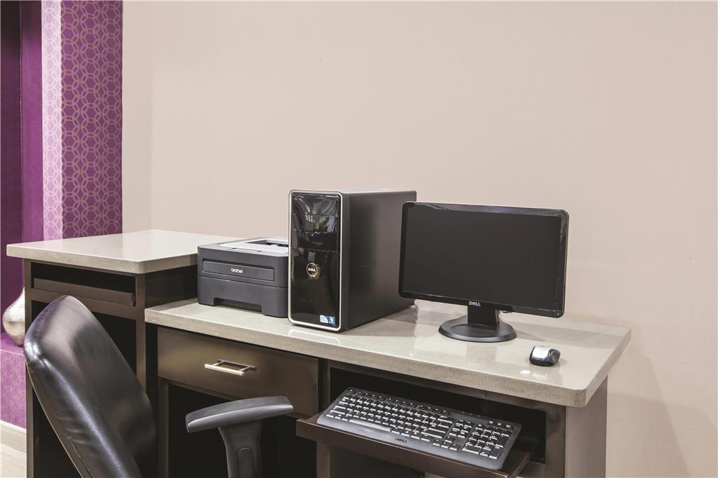 La Quinta Inn & Suites by Wyndham Baton Rouge Denham Springs - photo 35