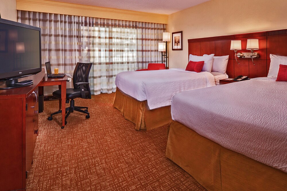 Courtyard by Marriott Hampton - photo 3