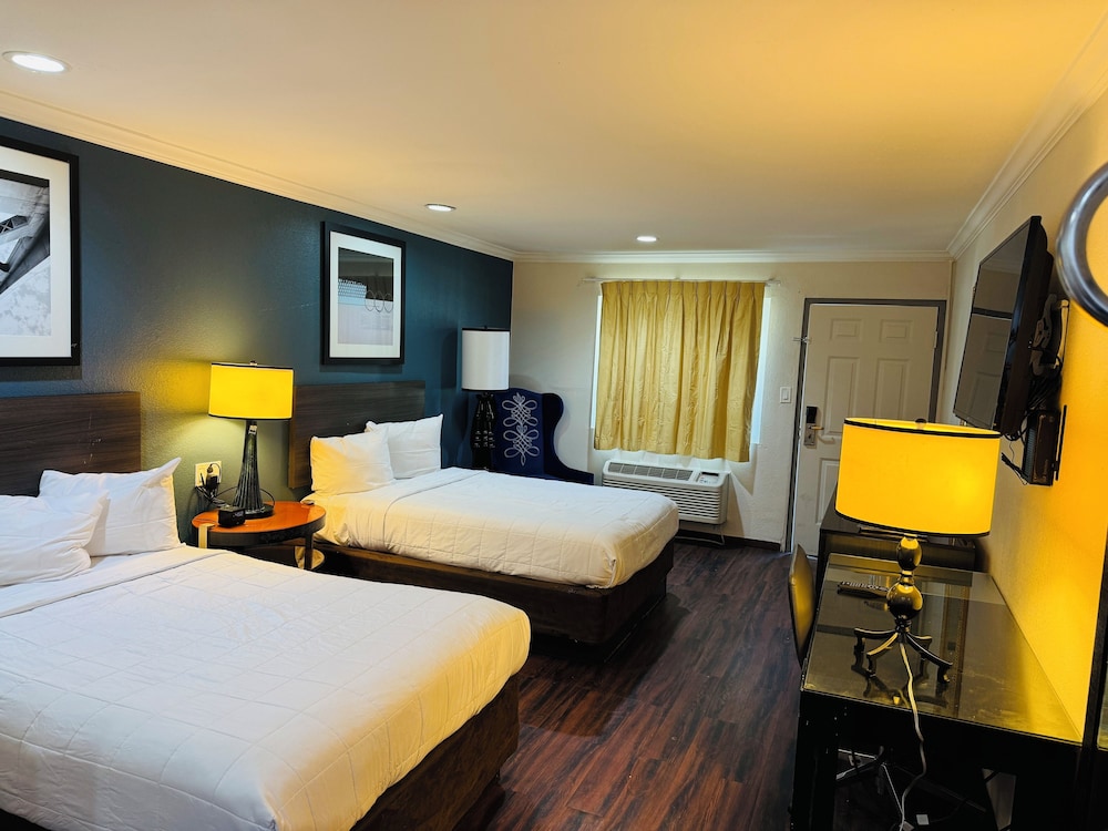 Baymont by Wyndham Bakersfield - photo 14