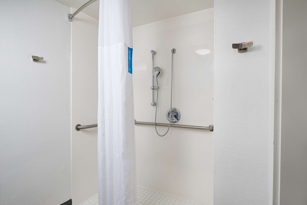 Hampton Inn Beaumont - photo 15