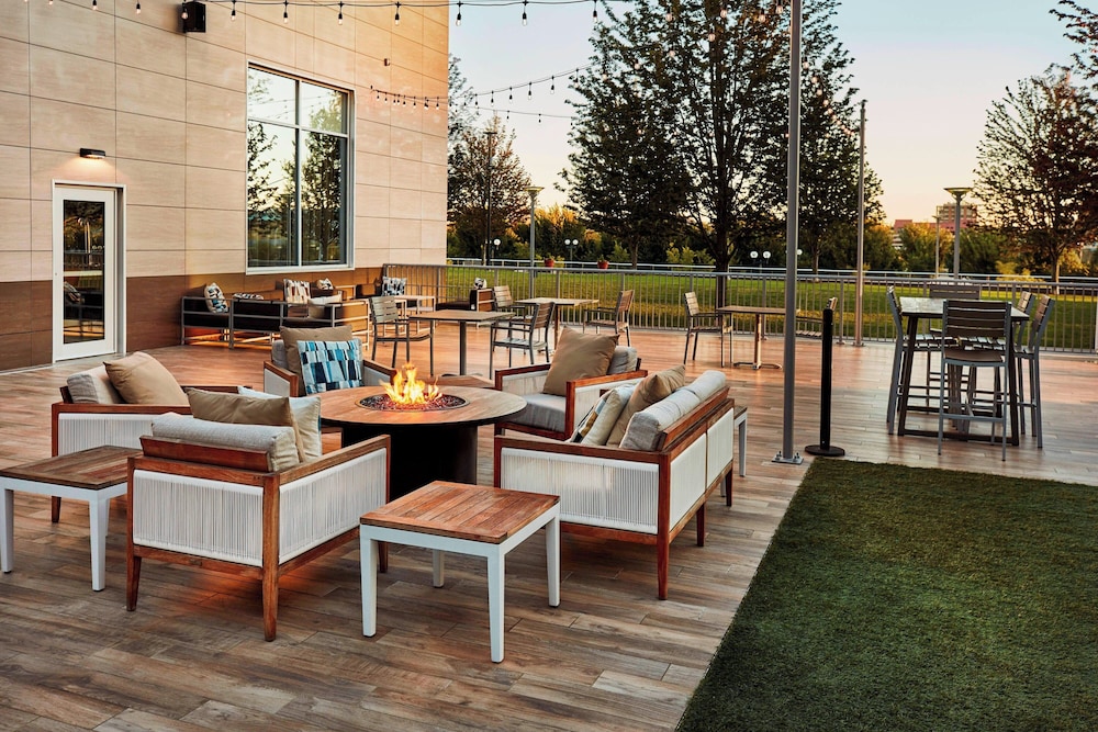 AC Hotel by Marriott Cincinnati at The Banks - photo 68