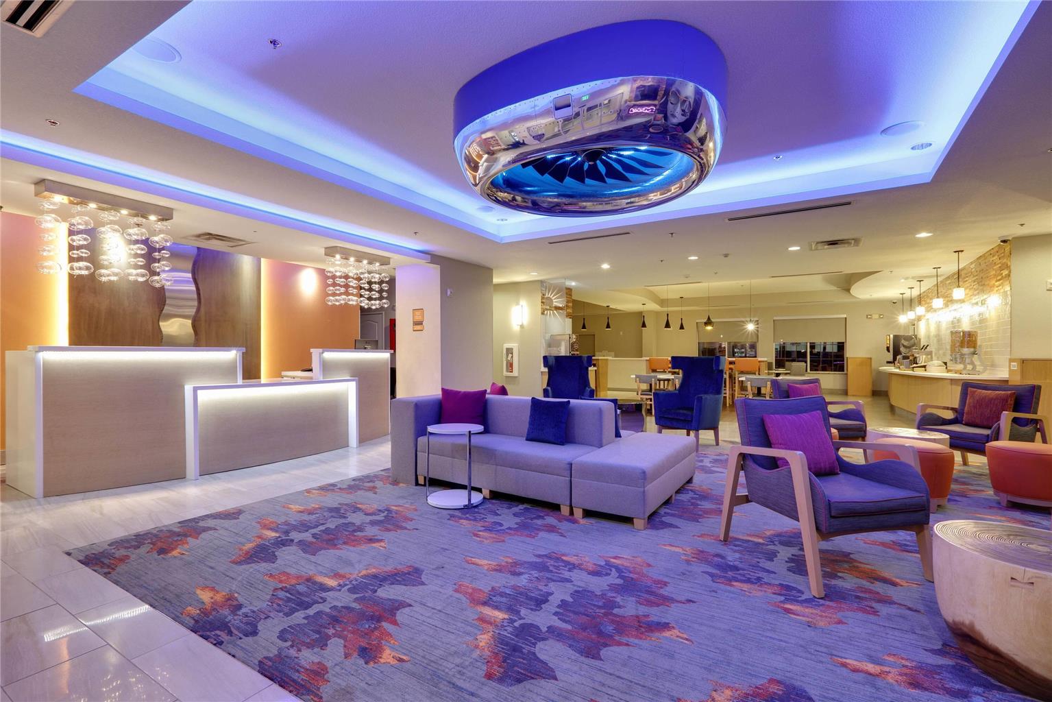 La Quinta Inn & Suites by Wyndham Dallas Love Field - photo 7