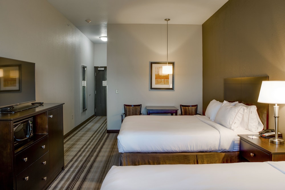 Holiday Inn Express & Suites Nevada by IHG - photo 20